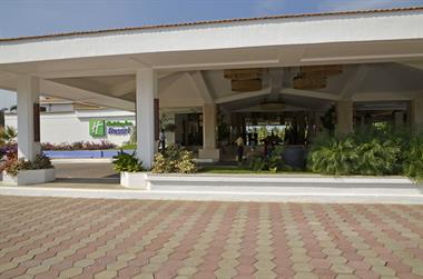 02 Holiday_Inn_Resort,_Goa_DSC6045_b_H600